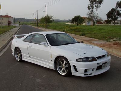 Автостекла Nissan Skyline R33 c установкой в Москве